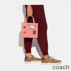 Geanta Coach Dempsey 22 din piele Pebble cu petice roz