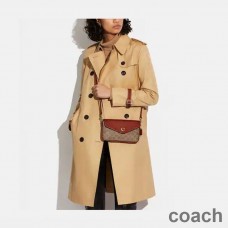 Kabelka Coach Wyn Crossbody v hnědé barvě Signature Canvas
