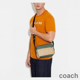 Kabelka Coach Graham Crossbody v barvě Colorblock Signature Canvas khaki/zelená