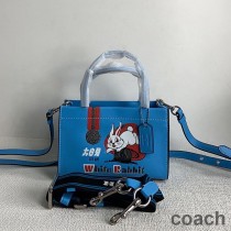 Torba Coach Cashin Carry Tote 20 ze skóry Glovetanned z motywem białego królika w kolorze niebieskim