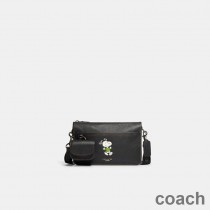 Torba typu crossbody Coach Heritage Convertible w kolorze Pebble Leather z motywem Peanuts Snoopy w kolorze czarnym