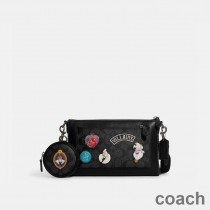 Torba typu crossbody Coach Holden z płótna Signature Canvas z naszywkami Disneya w kolorze czarnym