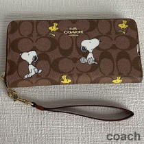 Portfel Coach Long Zip Around z płótna Signature Canvas z nadrukiem Peanuts Snoopy Woodstock Coffee