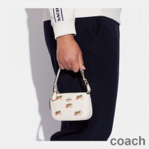 Portfel Coach Nolita Wristlet 19 w kolorze Pebble Leather z nadrukiem truskawkowym w kolorze białym