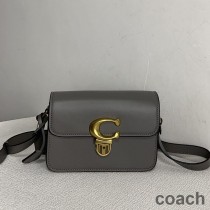 Torba na ramię Coach Studio ze skóry Glovetanned w kolorze szarym