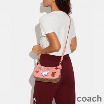 Torba na ramię Coach Teri ze skóry groszkowanej z naszywkami w kształcie zwierzątek w kolorze różowym/khaki