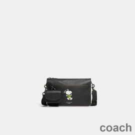 Torba typu crossbody Coach Heritage Convertible w kolorze Pebble Leather z motywem Peanuts Snoopy w kolorze czarnym