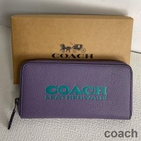 Cartera de acordeón Coach en piel granulada de color morado