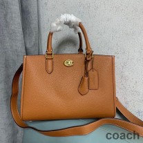 Coach Brooke Carryall 28 en piel de guijarro marrón