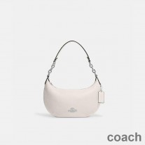Bolso hobo Payton de Coach en piel granulada de color blanco