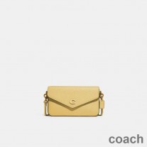 Bolso bandolera Coach Wyn de piel granulada amarilla