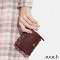 Cartera Coach Snap en piel granulada con motivo de luces de Snoopy y Peanuts en color burdeos