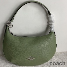 Bolso hobo Coach Payton en piel granulada verde