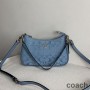 Bolso de hombro Coach Teri en Chambray azul característico