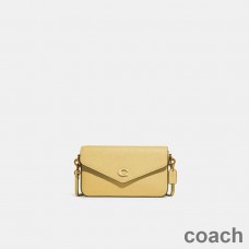 Sac à bandoulière Coach Wyn en cuir à grain croisé jaune