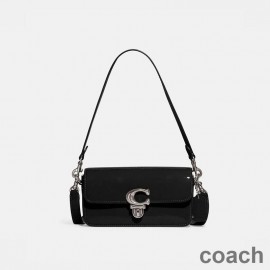 Τσάντα Baguette Coach Studio σε λουστρίνι μαύρο