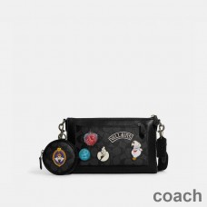 Coach Holden Crossbody Bag in Signature Canvas met Disney-patches Zwart